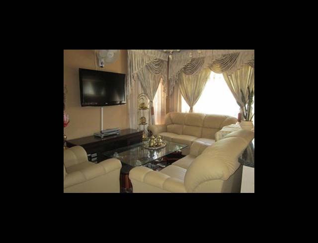 2 BEDROOM TOWNHOUSE FOR SALE IN ALBERTON NORTH